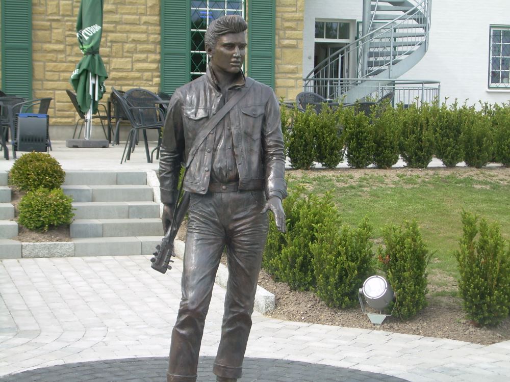 Stature of Elvis Presley at Graceland Randers.
